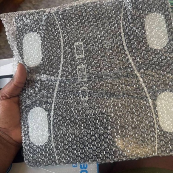 Smart digital scale with LED display and Bluetooth connectivity New in box - Picture 11 of 12